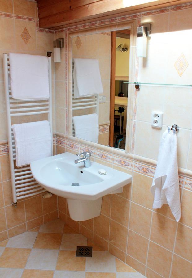 Hotel Orix Jachymov Ngoại thất bức ảnh